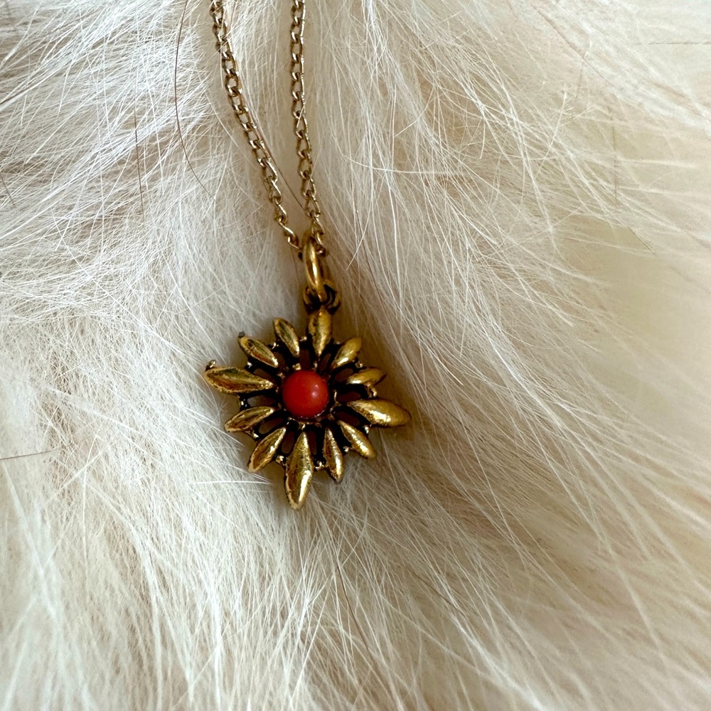 Women’s necklace
